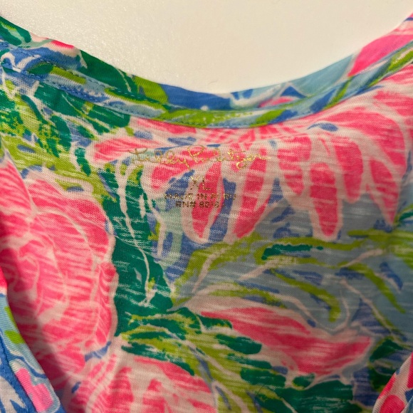 Lilly Pulitzer XL v-neck Tee - Picture 3 of 4